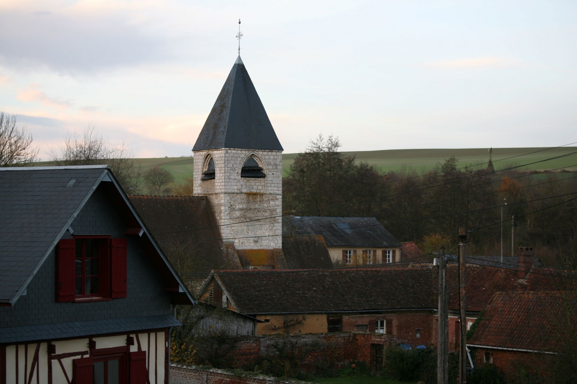 Vue de l'église prise du haut du village