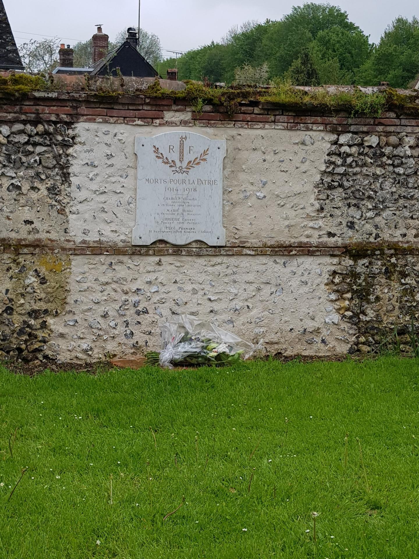 dépôt de la gerbe de fleurs