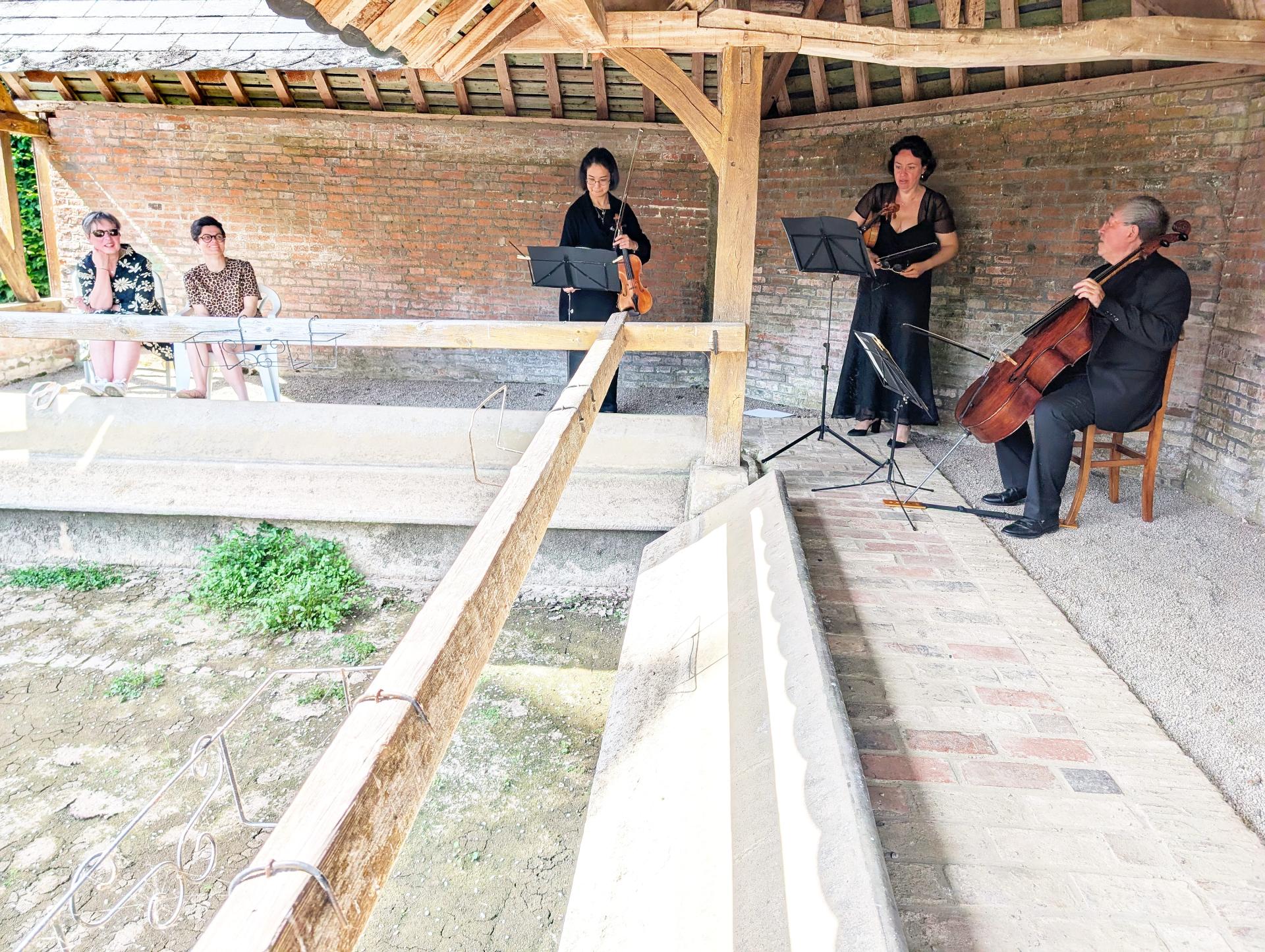 Concert du Trio Wolfgang   Devant le lavoir municipal
