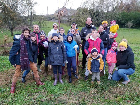 Photo de groupe plantation arbres dimanche 11 décembre 2022