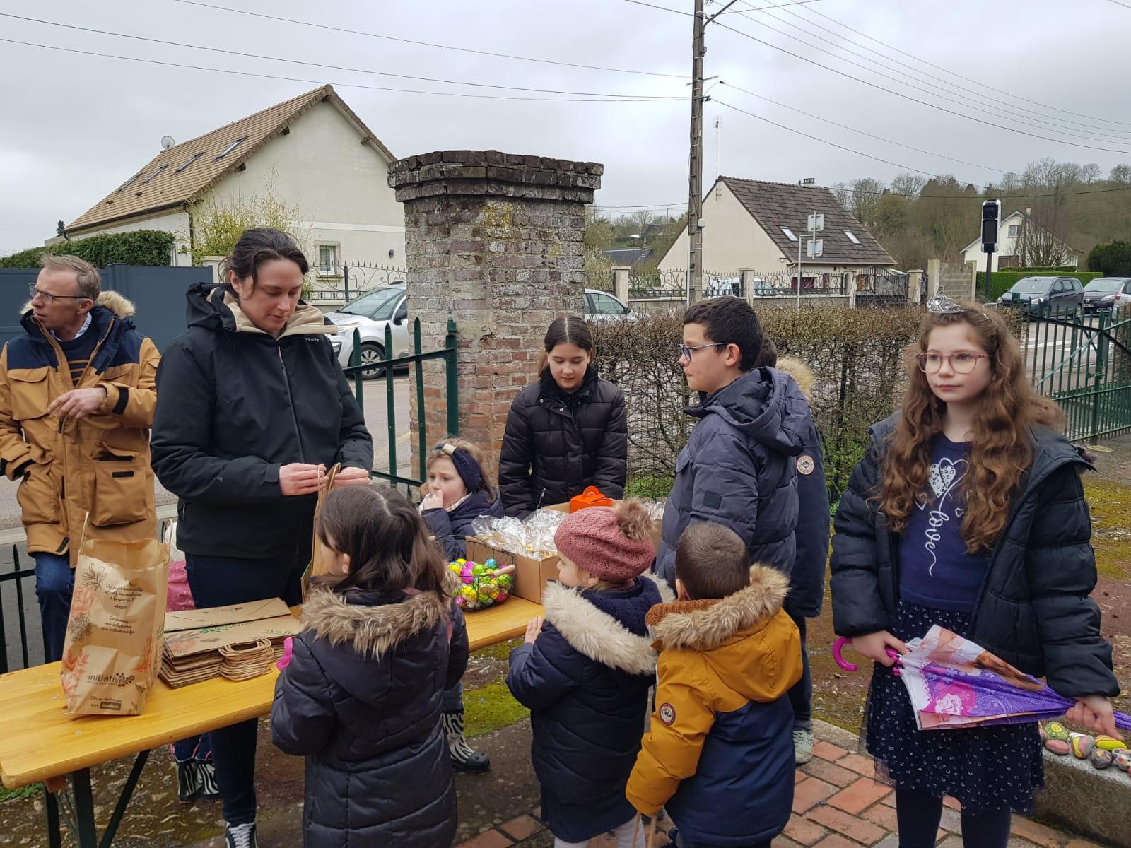 Distributions des chocolats de Pâques.